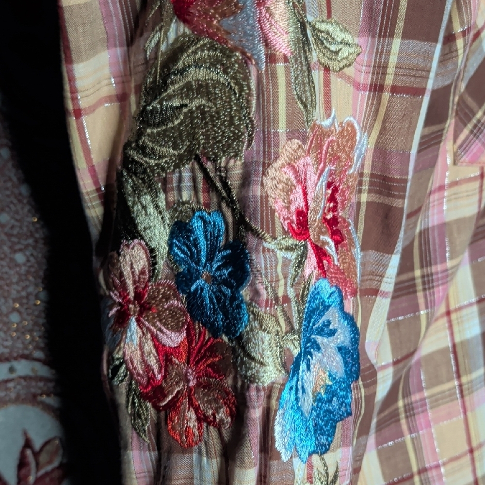Plaid Shirt with Floral Sleeve Embroidery - Picture 8 of 9
